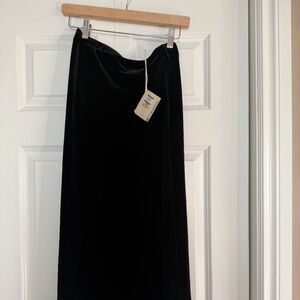 NWT Faherty Black Velvet Midaxi  Skirt Size Small